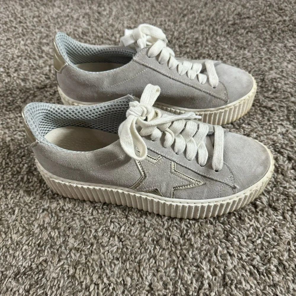 The Shoe Box Platform Tennis Shoes Size 6